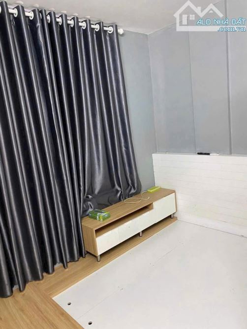 Chung cư Hoa Sen, Lạc Long Quân,Q11: 105m2, 3p ngủ,NT, giá 14tr/th - 5