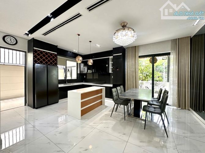 Bán biệt thự lô góc, Phước Kiển, NB. 192m2 - Ngang 10m, full tiện ích. - 6