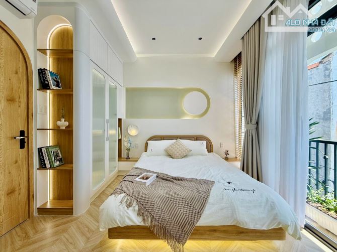 BÁN NHÀ ĐẸP - GẦN CÔNG VIÊN LÀNG HOA, NGANG 4,2M, 3PN, Ô TÔ SÁT NHÀ - 5 TỶ XÍ - 6