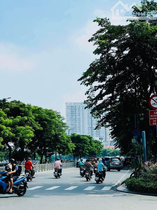 CỰC PHẨM 4 TẦNG NGUYỄN KHOÁI P2 Q4  MẶT TIỀN HẼM TO VỪA Ở VỪA K.DOANH XUNG QUANH HÀNG QUÁN - 7