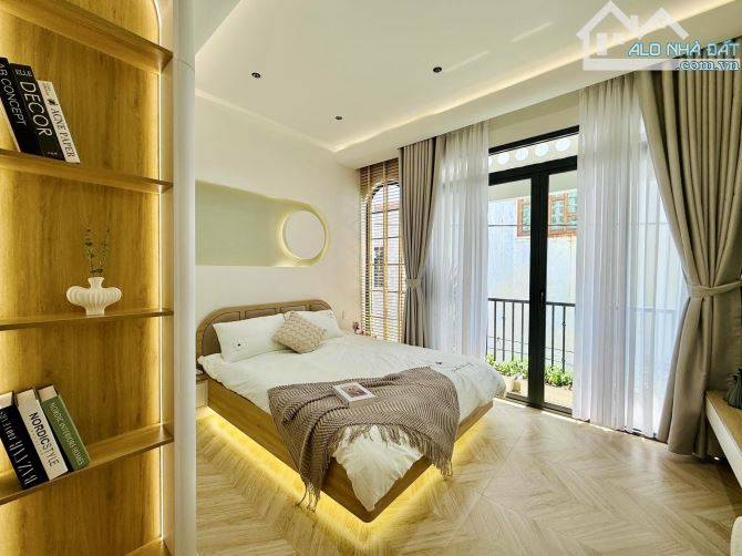 BÁN NHÀ ĐẸP - GẦN CÔNG VIÊN LÀNG HOA, NGANG 4,2M, 3PN, Ô TÔ SÁT NHÀ - 5 TỶ XÍ - 7