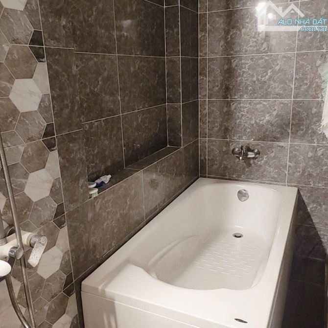 HẺM 4M - HOÀNG HOA THÁM -  4 LẦU BTCT - DÒNG TIỀN 11 TRIỆU/THÁNG - GIÁ 5.5TỶ TL - 8
