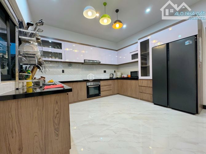 BIỆT THỰ ĐỒI NGỌC TƯỚC VIEW NHÌN RA BÃI SAU, SÁT KHU TRUNG TÂM THƯƠNG MẠI TƯƠNG LAI.