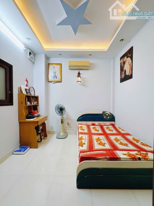 Bán nhà 2 tầng Bến Vân Đồn, gần cầu Nguyễn Văn Cừ giá 5.9 tỷ - 9