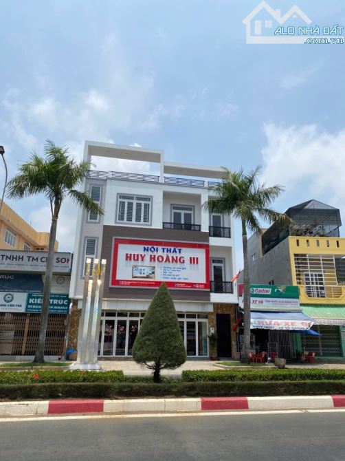 DT :11*57 Căn Nhà Mặt Tiền Kinh Đoanh Đường Cách Mạng Tháng 8 Thuộc Phường Long Hương