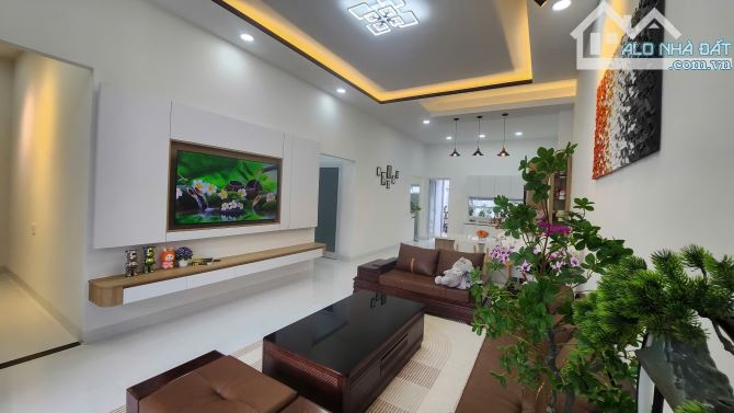 Nhà vườn thị trấn Diên Khánh cạnh Nam Sông Cái dt 240m2 cách đường Hà Huy Tập 50m