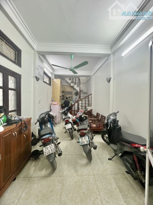 Bán nhà Hòa Bình 7 Sổ Chung- Lô góc - ngõ thông -  nhà khung cột chắc chắn - tiện ích khu