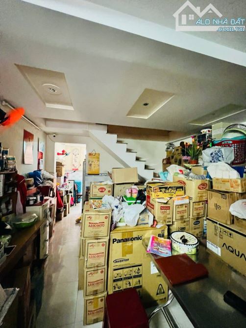 Nhà mặt tiền, đường năm châu, trung tâm Tân Bình