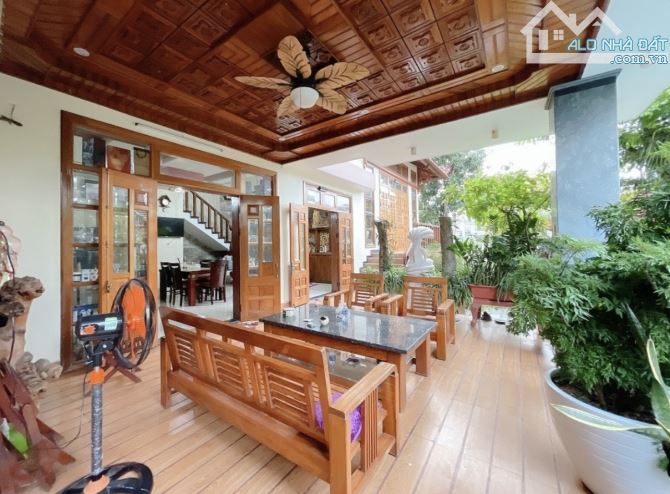 🚘🚘🚘Chủ đại gia qua Mỹ  👉DT khủng 255 m2, 3 tầng có hồ bơi