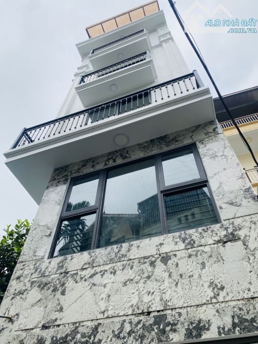 SIÊU PHẨM MỚI TINH NGUYỄN VĂN LINH - Ô TÔ ĐỖ CỬA - THÔNG TUNG TOÉ - THANG MÁY CHẠY VÙ VÙ