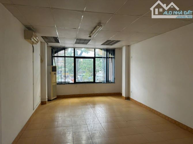 Bán nhà Mặt Phố Kim Ngưu, DT 220m x 4 tầng, mặt tiền 5.2m, 61 tỷ đồng.