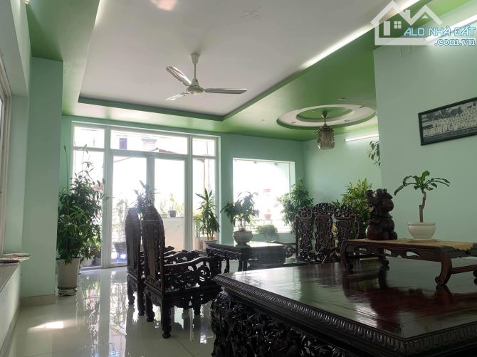 Cần bán nhà mới 4 tầng, ngay CV Lê Thị Riêng