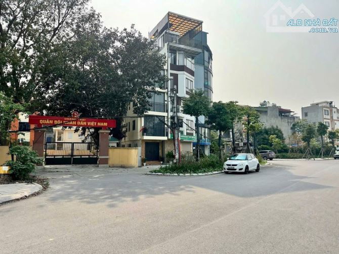 NHÀ ĐẸP DÂN XÂY PHỐ CỔ LINH- TƯ ĐÌNH - PHÂN LÔ QUÂN ĐỘI – LÔ GÓC –VỈA HÈ- GARA ÔTÔ