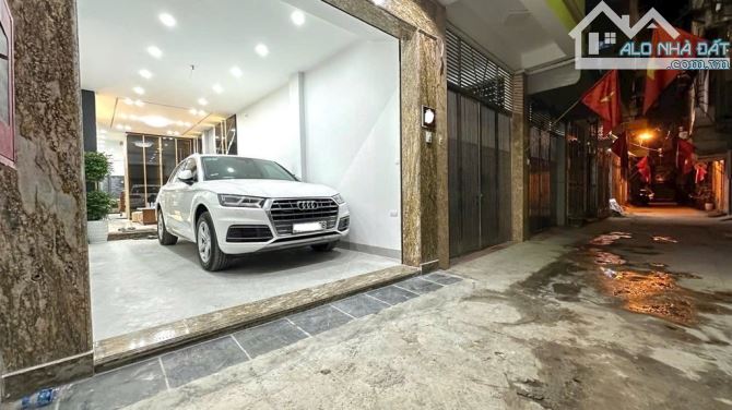 Bán nhà 8/3 - Phân lô ô tô tránh - Thang máy xịn - Ngõ thoáng. Giá: 19,5 tỷ