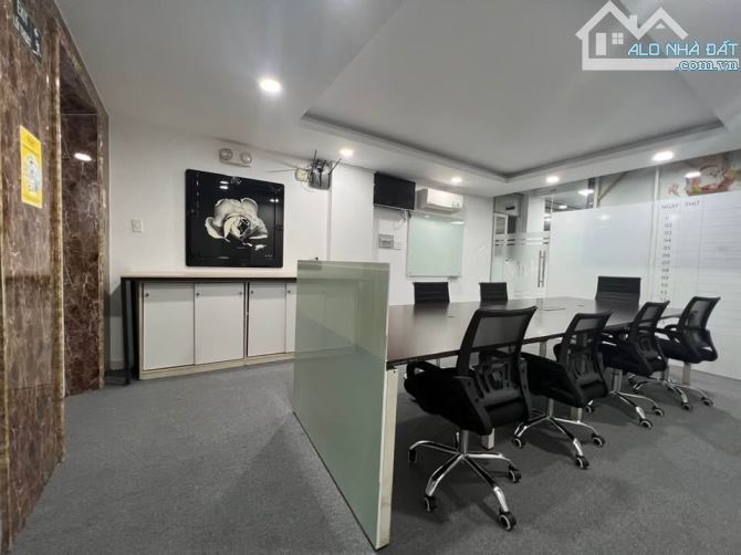 Bán nhà Mặt phố Lạc Long Quân - 67m2 x 6T x MT 5m - Tầng hầm thang máy - Sau nhà ngõ oto