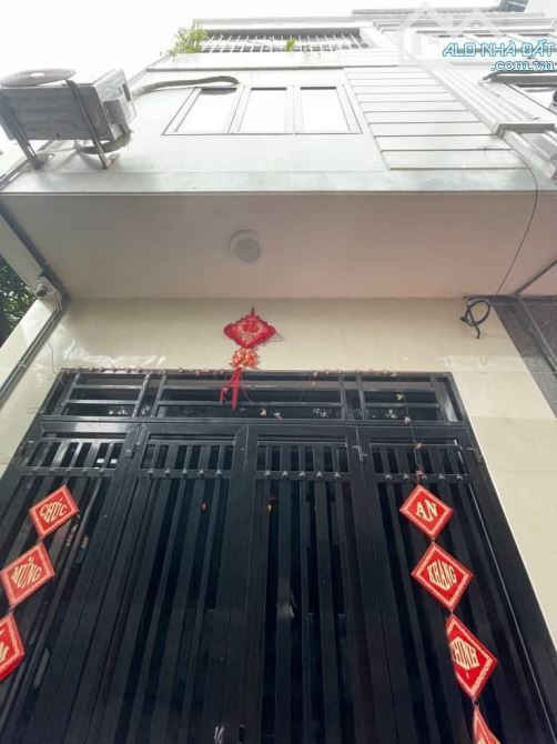 Bán nhà sát phố nhuệ GiangHà Đông, ô tô tránh vào nhà, 2 mặt thoáng, giá chỉ quanh 11 tỷ
