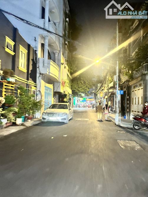 BÁN NHÀ NGUYỄN HIỀN - 4 TẦNG - PHƯỜNG 4 - QUẬN 3 - 18 TỈ ĐỒNG