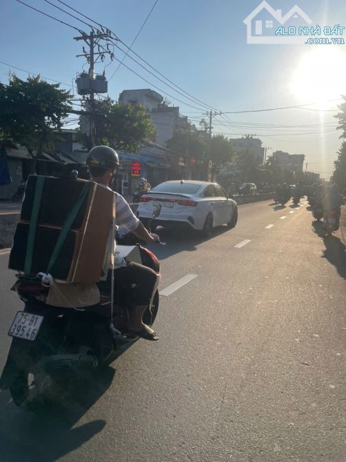 Bán đất mặt tiền 15x40m giá chưa tới 23 tỷ Đường Phan Văn Hớn