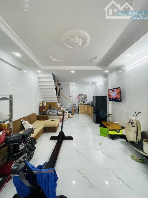 Bán gấp nhà đường số 4 , mới đẹp,2 tầng hẻm xe tải-SHR 3tỷ bớt lộc