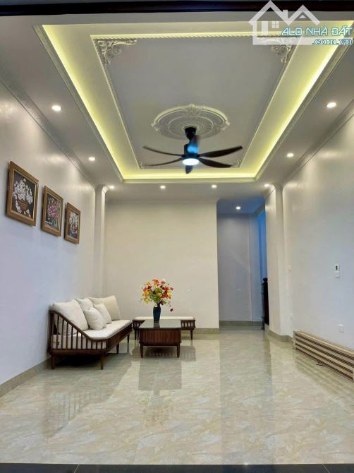 Quận 10, Bán nhà riêng đẹp HXH Ngô Quyền, 6.3 tỷ, 38m2, 3PN, 3WC, nhiều tiện ích