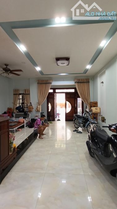 Bán gấp nhà đẹp lung linh ở ngay MT khu Đường số Tạ Quang Bửu, 105m2, SHR, chỉ 22 Tỷ.
