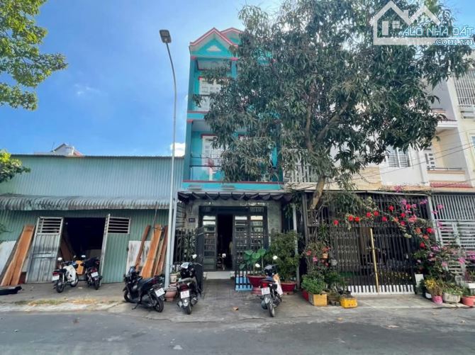 Bán nhà 1 trệt 2 lầu đường số 5 kdc long thịnh dt 90m2 giá 3 ty6