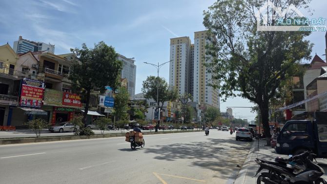 Bán Siêu phẩm nhà 3 tầng kinh doanh mặt đường Phan Đình Phùng, phường Hồng Sơn, tp Vinh