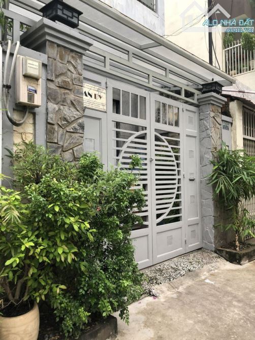 NHÀ 3 TẦNG – HẺM Ô TÔ – CÔNG VIÊN TRƯỚC NHÀ – 74M² – GIÁ CHỈ 10.5 TỶ – P13 TÂN BÌNH