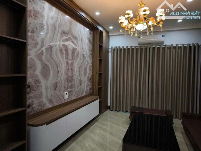 BÁN NHÀ CỔ NHUẾ 5 TẦNG + THANG MÁY - 33M2 CHỈ 6.9 TỶ