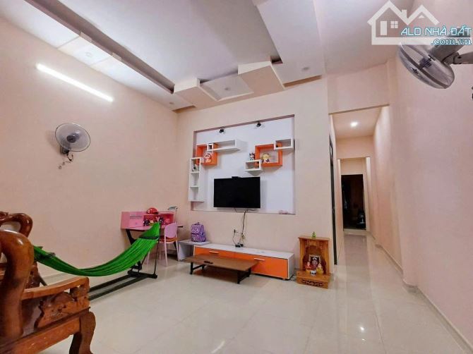 B.an nhà sổ riêng gần chợ Quang Thắng trảng dài