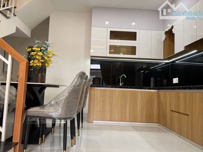 🌈 LÔ GÓC KIỆT Ô TÔ NHỈNH 3. TỶ.Đ.NGUYỄN CHÁNH.P.HOÀ MINH.Q.LIÊN CHIỂU.TP.ĐÀ NẴNG