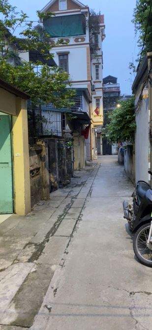 Bán nhà dân xây 2 tầng sẵn đang cho thuê, đường thẳng đẹp
