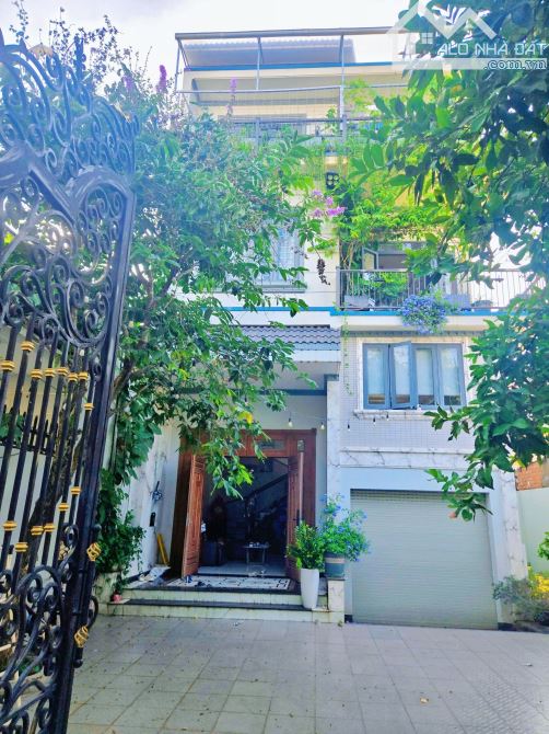 Bán Biệt thự Hơn 200m2 Phường Tân Hiệp Gần Cư Xá B5.
