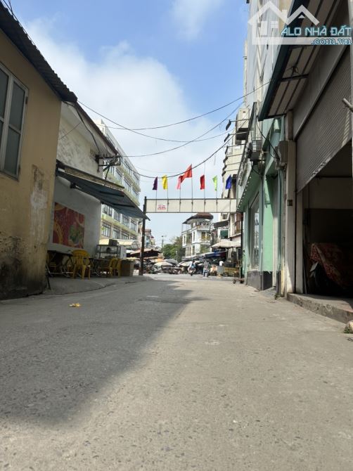 Bán tòa CHDV đường Giải phóng, Vọng 500m đến ĐH Kinh tế, thang máy, 3 thoáng, PCCC đủ.