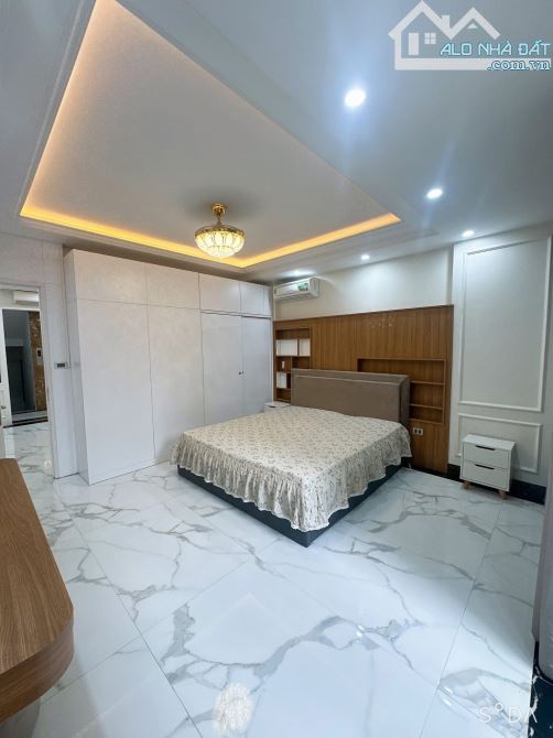 Bán Nhà Lạc Long Quân Tây Hồ-Nhà Đẹp Dân Xây,Ngõ Nông Gần Oto-33m 5 tầng Mt3,6m giá 7,5 Ty