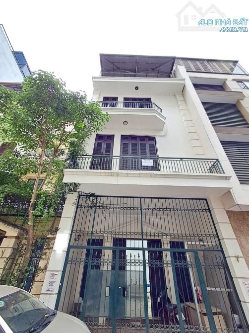 CHỈ 43 TỶ NHỈNH SỞ HỮU NHÀ  PHỐ TRUNG KÍNH 129m*5T* MT 6m - PHÂN LÔ - Ô TÔ DỪNG TRÁNH ĐỖ