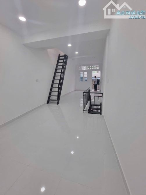 BÁN GẤP!! NHÀ HẺM 120 TRẦN HƯNG ĐẠO - 3 TẦNG - CHỈ 6 TỶ - THƯƠNG LƯỢNG
