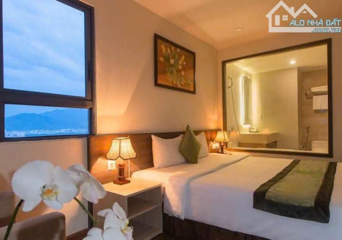 Cho thuê khách sạn 4 sao Khách sạn 21 tầng, 105 phòng tại trung tâm Nha Trang cách bển 3p