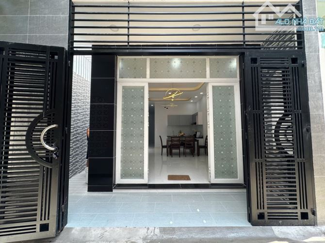NHÀ MỚI ĐẸP - 2 CĂN RA MẶT TIỀN - GẦN GA METRO, SÂN BAY - CHỈ 3.9 TỶ TL