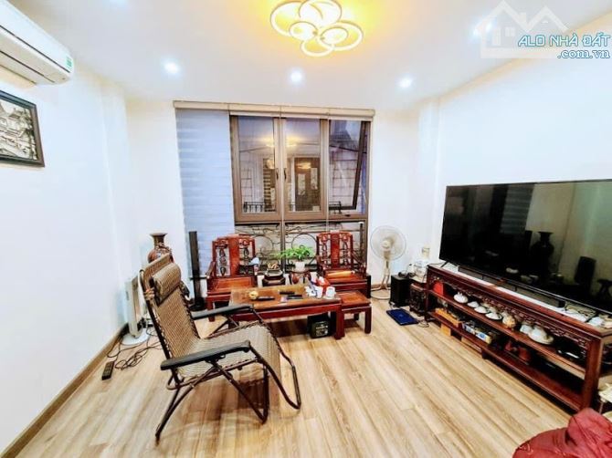 SỞ HỮU NGAY! Nhà 3 Tầng TRUNG TÂM Phúc Lợi - Ô Tô Đỗ Cổng, TIỆN ÍCH NGẬP TRÀN! GIÁ 3,XX TỶ