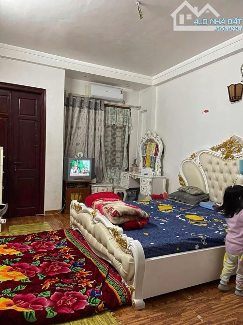 Bán nhà Vĩnh Hưng ngõ nông gần ô tô gần nhà nội thất xịn đầy đủ giá tốt đầu tư