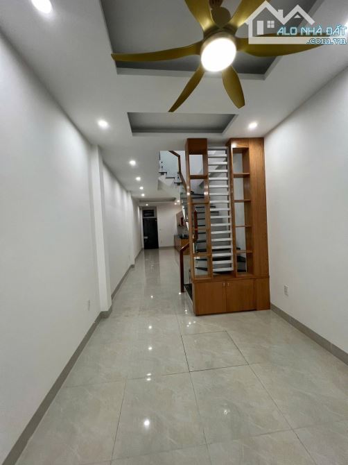 Bán nhà xây mới, ô tô đỗ cửa,2 thoáng, tiện ích ngập tràn