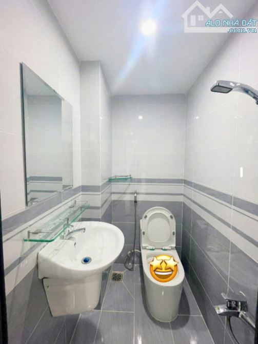 SÁT MẶT TIỀN HOÀNG DIỆU  TRUNG TÂM Q4  DIỆN TÍCH SD 84 M2 CÓ 4 TỶ - 10