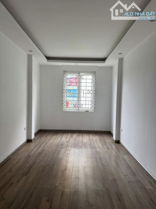 Phạm Ngọc Thạch, 2 oto tránh, Vỉa hè, View Vincom, KD. 34m2x6t, MT 3.5m. 11.1 tỷ - 9