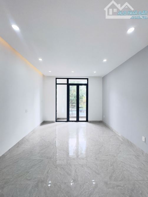 Bán căn nhà 3 lầu mặt tiền đường Nguyễn Thành Phương, phường thống nhất, gần kdc - 11