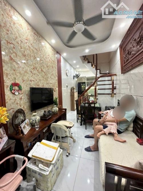 BÁN NHÀ TÂN MAI HOÀNG MAI LÔ GÓC  25M², MẶT TIỀN 3M, 5TẦNG SỔ ĐỎ HOA HẬU 5TỶ - 1