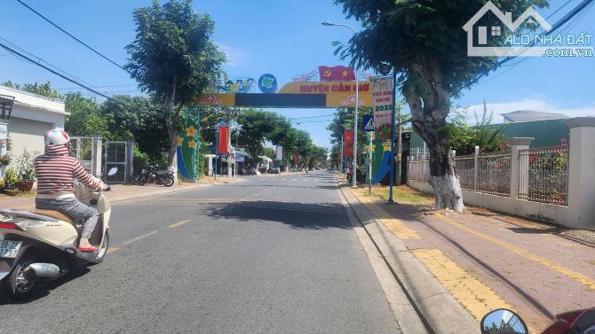 Bán đất mặt tiền đường Tắc Xuất, thị trấn Cần Thạnh, diện tích 520m2, giá 70 triệu/m2 - 1