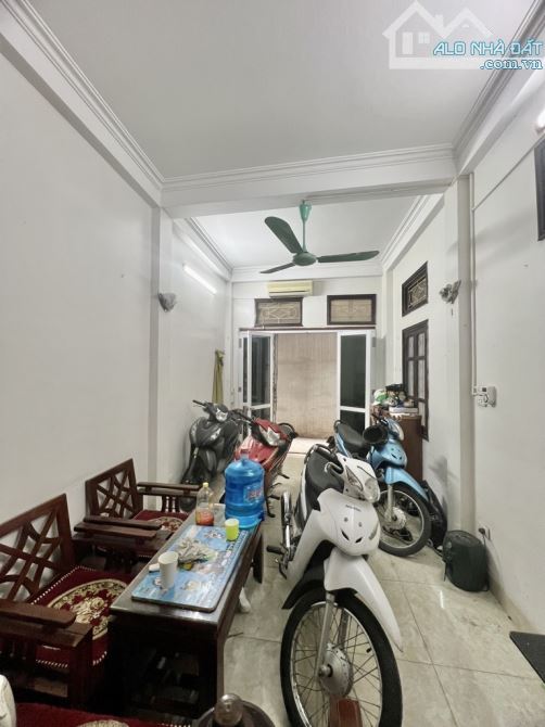 Bán nhà Hòa Bình 7 Sổ Chung- Lô góc - ngõ thông -  nhà khung cột chắc chắn - tiện ích khu - 1