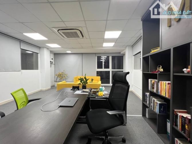 Bán nhà Mặt phố Lạc Long Quân - 67m2 x 6T x MT 5m - Tầng hầm thang máy - Sau nhà ngõ oto - 1