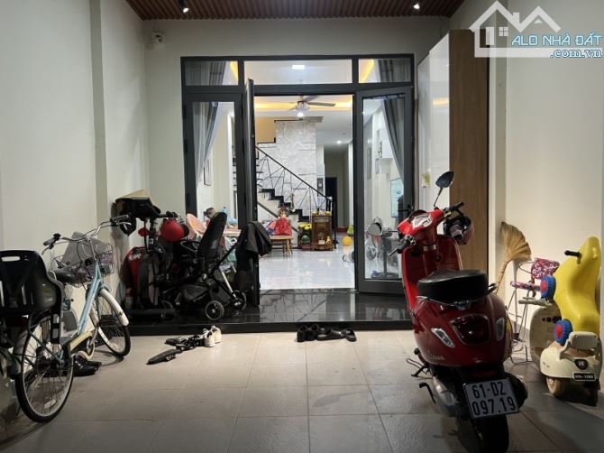 Bán nhà ĐẸP 2 Tầng Đông Hòa,gần Sân Vận Động Dĩ An,đương 2 xe hơi nối đuôi - 1